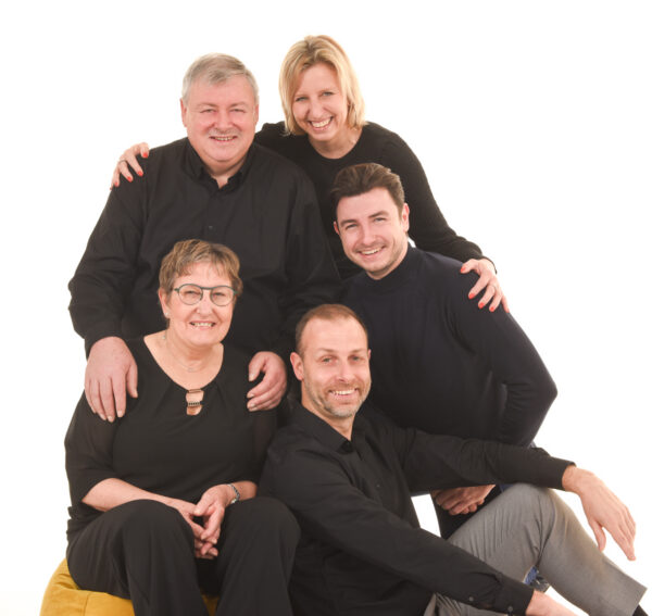 Groepsfoto in de studio bij Fotostudio Smitz in Eeklo
