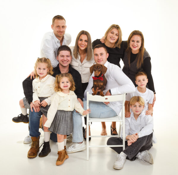 Groepsfoto in de studio bij Fotostudio Smitz in Eeklo