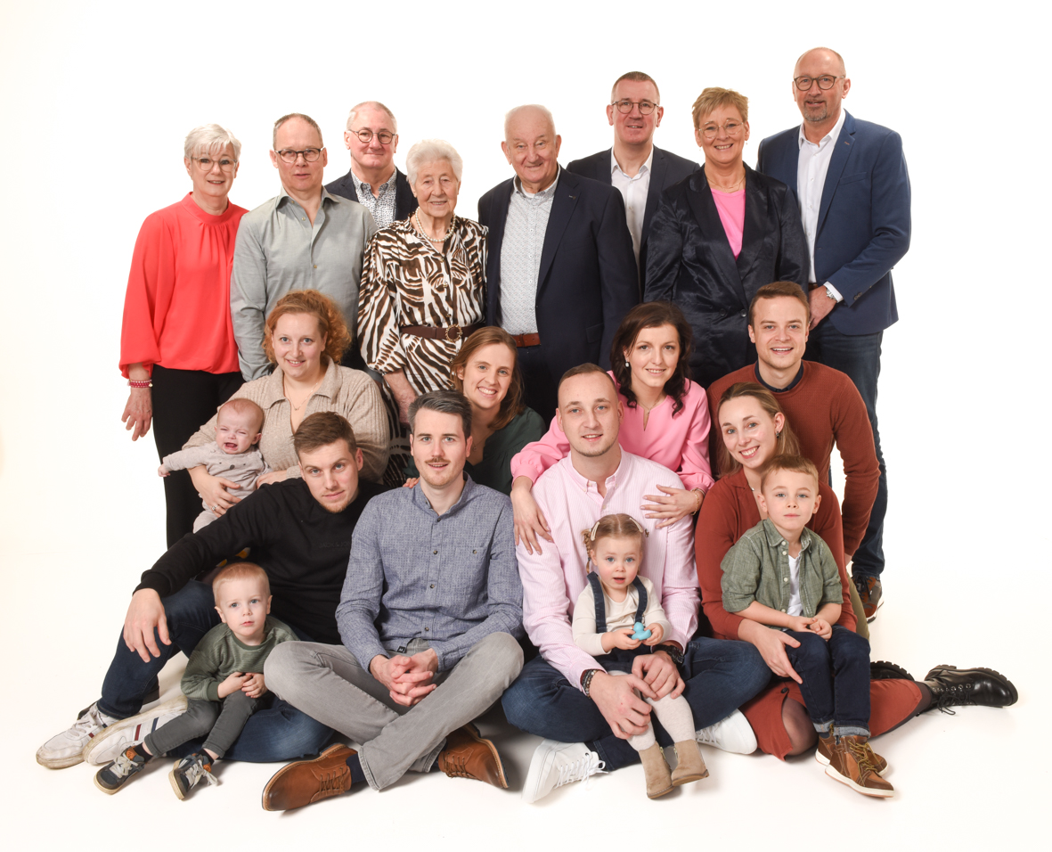 Groepsfoto in de studio bij Fotostudio Smitz in Eeklo