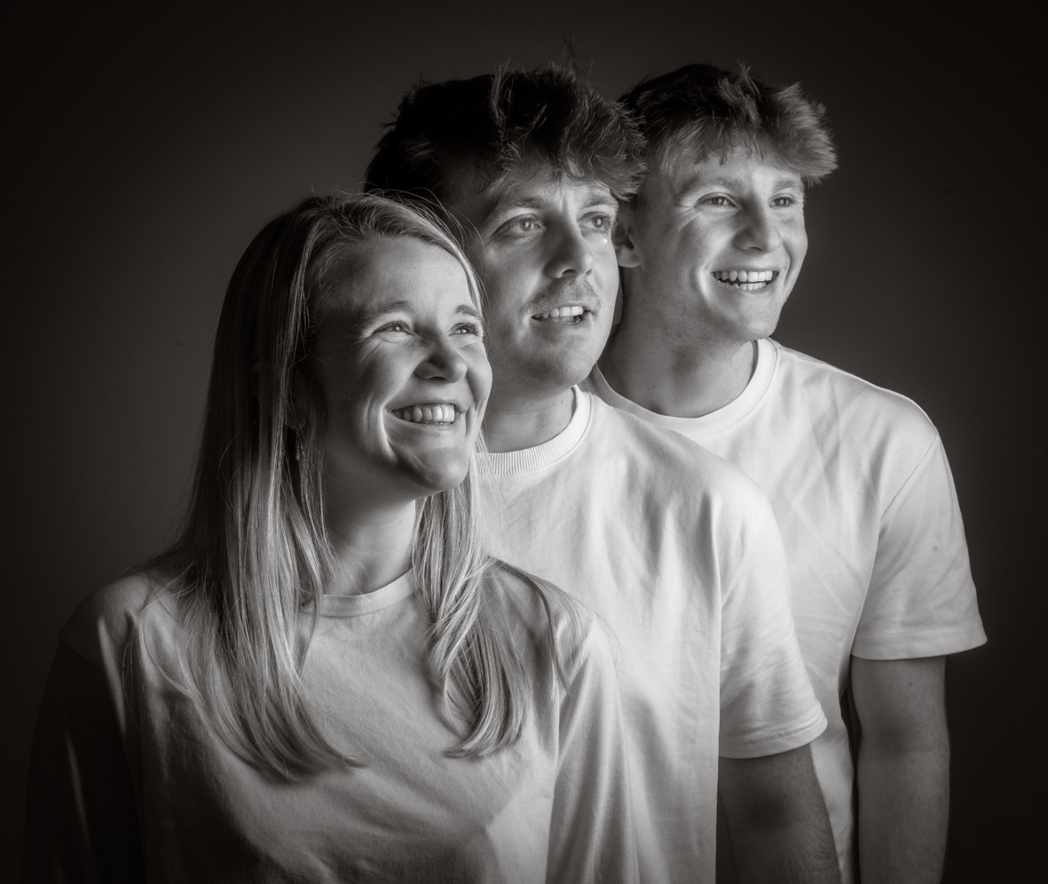 Groepsfoto in de studio bij Fotostudio Smitz in Eeklo
