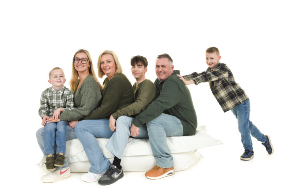 Groepsfoto in de studio bij Fotostudio Smitz in Eeklo