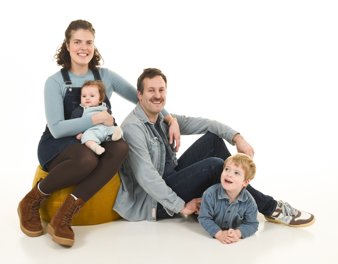Groepsfoto in de studio bij Fotostudio Smitz in Eeklo
