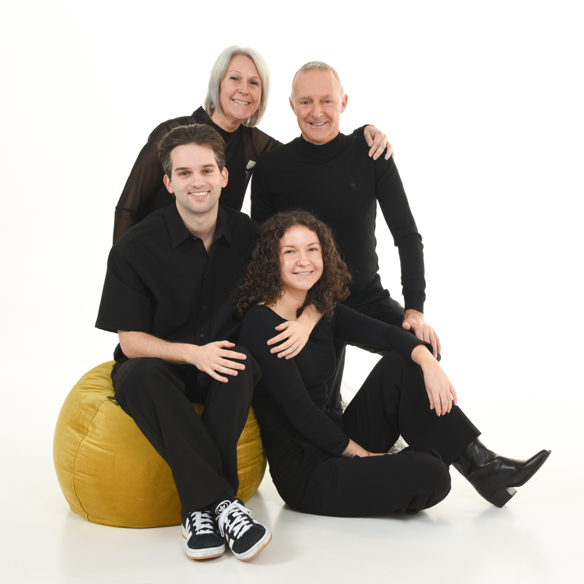 Groepsfoto in de studio bij Fotostudio Smitz in Eeklo