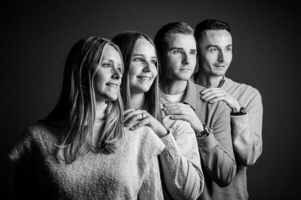Groepsfoto in de studio bij Fotostudio Smitz in Eeklo