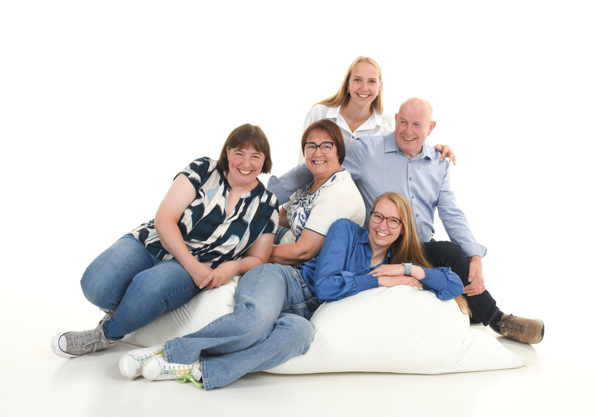 Groepsfoto in de studio bij Fotostudio Smitz in Eeklo