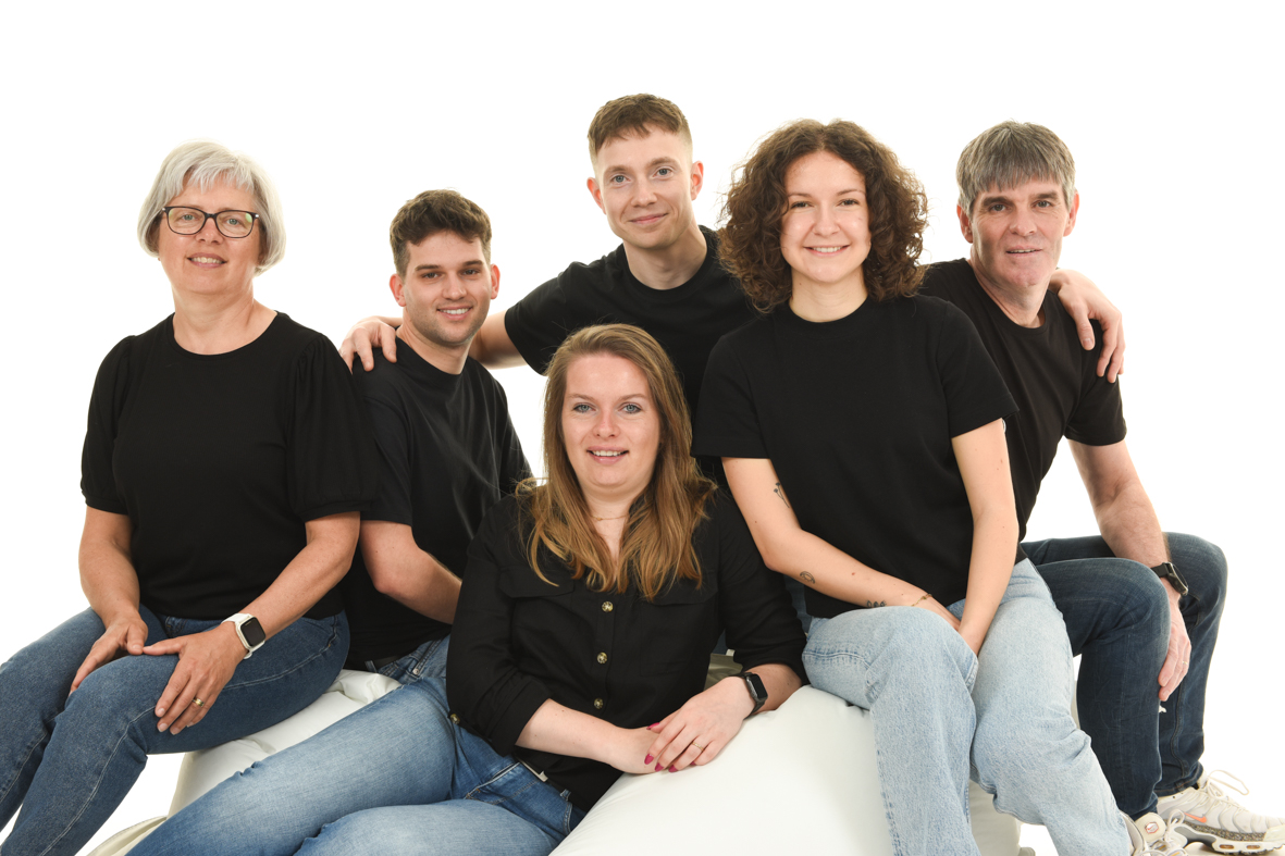 Groepsfoto in de studio bij Fotostudio Smitz in Eeklo