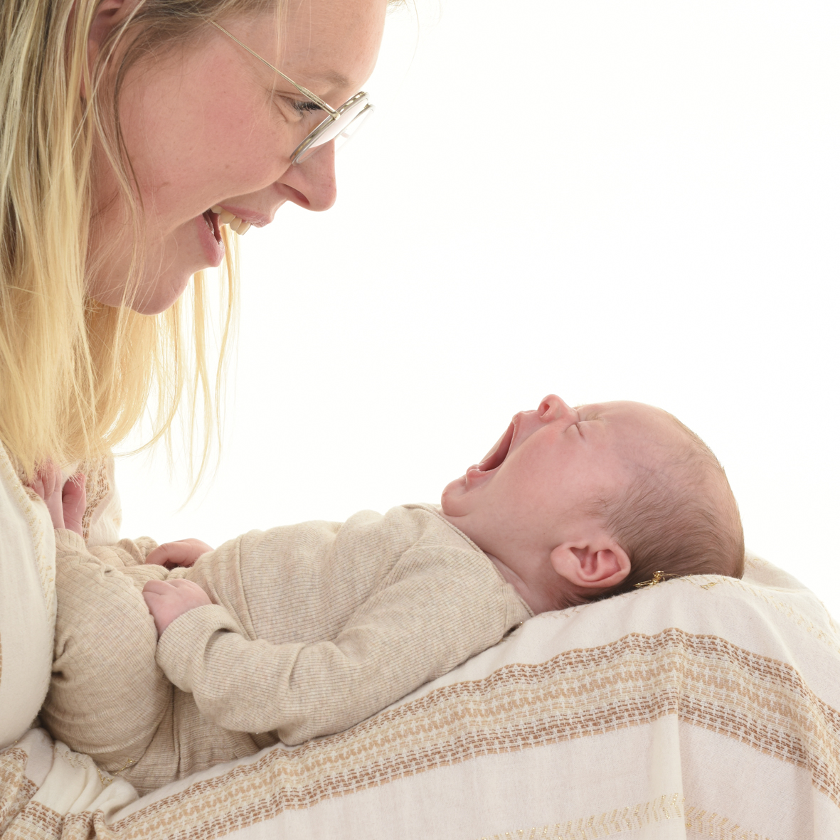 Newborn- en zwangerschapsfotografie in de studio bij Fotostudio Smitz in Eeklo